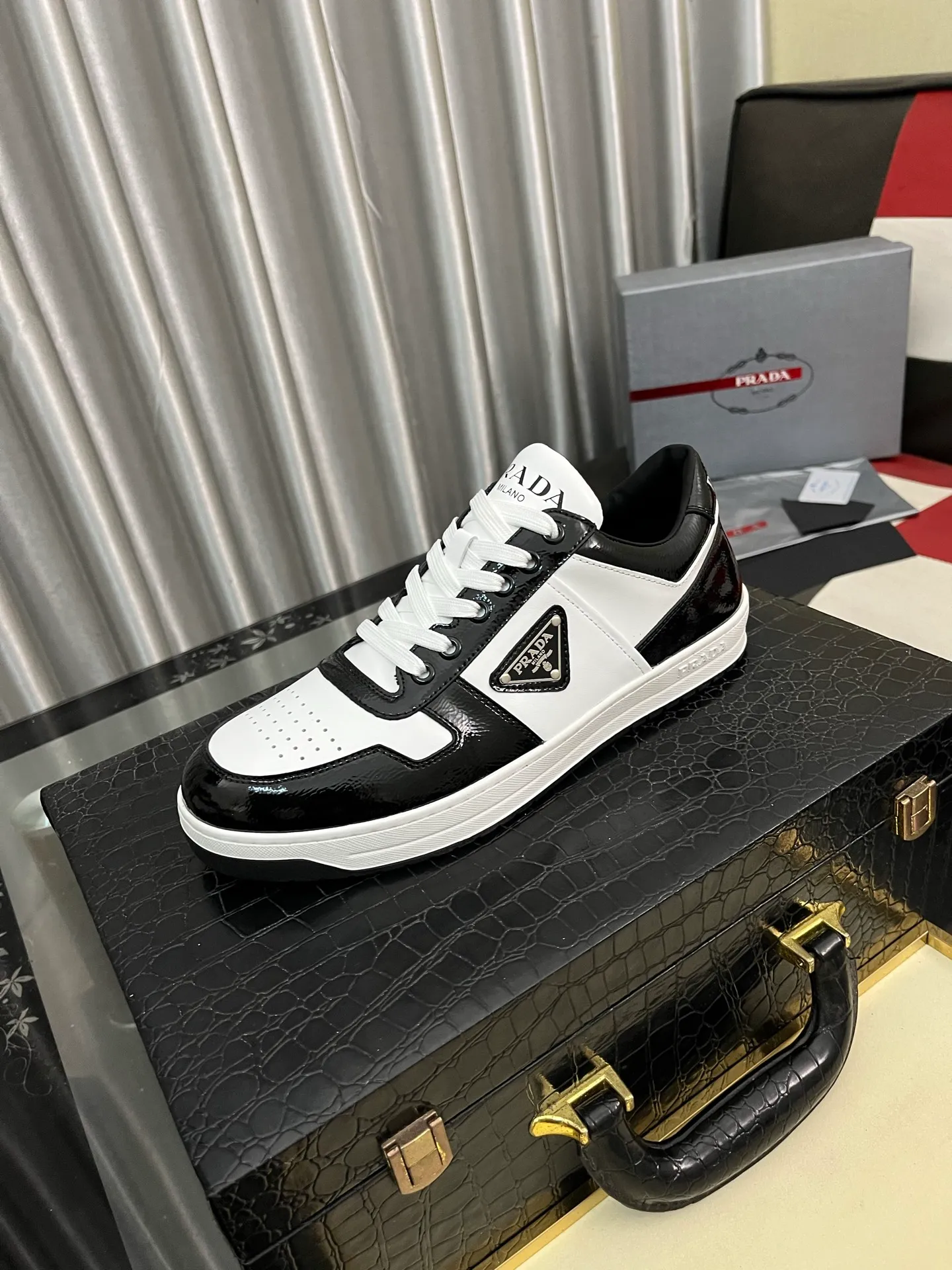 Men's shoes 💰560⌚️⌚️【PRADA】Prada - high-end quality original order 🔍🔍🔍 casual sports shoes - upper: 🔝 Nappa calfskin, brand high satin hollow canvas, shoe body sewn brand metal fasteners, tongue injection molded brand logo - lining: water-dyed cowhide - outsole: ultra-light TPU foam rubber; two-color molded outsole -Ultra-high quality control and fine workmanship: highlighted (high-end, extravagance, and class) -Size: 38-444️⃣colors available